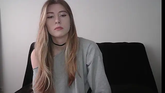 Snapshot of ErikaShyy chatting on 10-22-25, 10:58 ErikaShyy online show from 10-22-25, 10:58