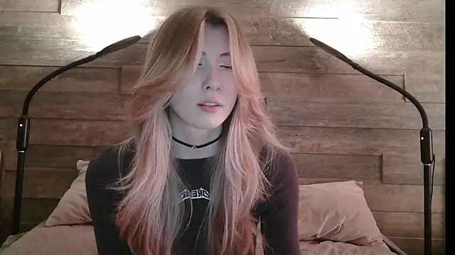 Snapshot of ErikaShyy chatting on 03-10-25, 07:33 ErikaShyy online show from 03-10-25, 07:33