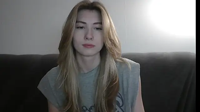 Snapshot of ErikaShyy chatting on 02-05-25, 03:31 ErikaShyy online show from 02-05-25, 03:31