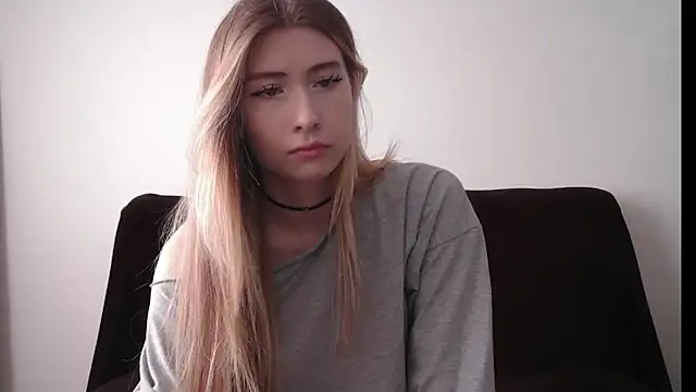 Snapshot of ErikaShyy chatting on 09-26-25, 10:00 ErikaShyy online show from 09-26-25, 10:00