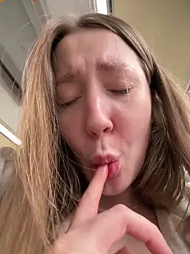 Sophie Avory online show from 04-30-26, 03:52