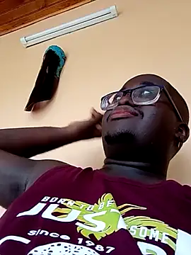 Snapshot of Jeanlaurent972 chatting on 11-16-25, 03:28 Jeanlaurent972 online show from 11-16-25, 03:28