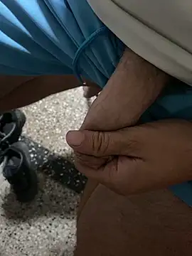 Snapshot of Julian_23312 chatting on 02-21-26, 05:42 Julian 23312 online show from 02-21-26, 05:42