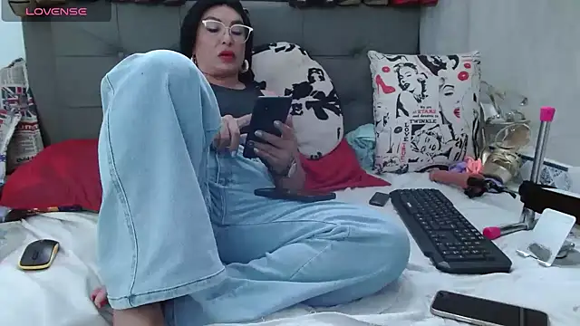 Snapshot of katysquirtdirty chatting on 06-04-26, 07:40 katysquirtdirty online show from 06-04-26, 07:40