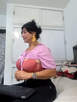 Snapshot of katysquirtdirty chatting on 05-23-26, 11:37 katysquirtdirty online show from 05-23-26, 11:37