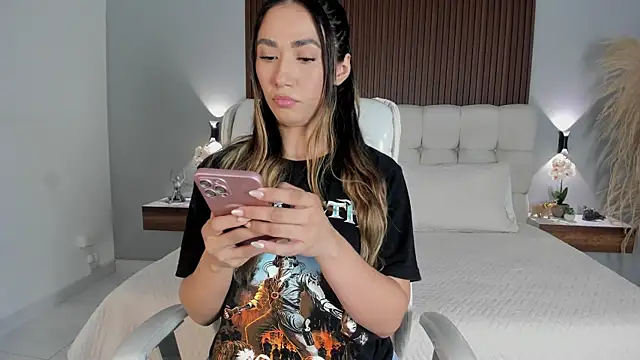 Emma23   online show from 07-19-26, 06:44