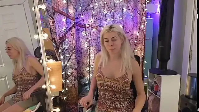 Snapshot of cunty_tranny_lydia chatting on 05-20-26, 05:15 cunty tranny lydia online show from 05-20-26, 05:15