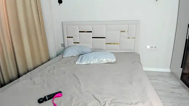 Lola Peach online show from 04-08-26, 02:35