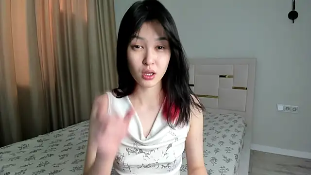 Snapshot of Lola_Peach chatting on 06-21-26, 02:28 Lola Peach online show from 06-21-26, 02:28