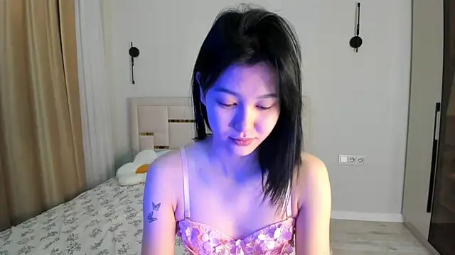 Lola Peach online show from 01-15-26, 05:33
