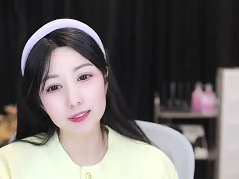 Nuyoah-77 online show from 11-05-25, 03:59