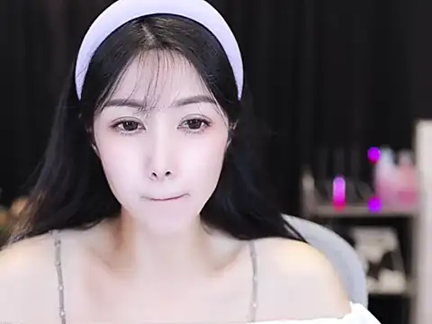 Nuyoah-77 online show from 09-15-25, 04:51