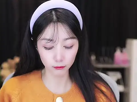 Nuyoah-77 online show from 10-16-25, 03:53