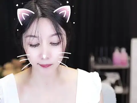 Nuyoah-77 online show from 09-26-25, 04:03