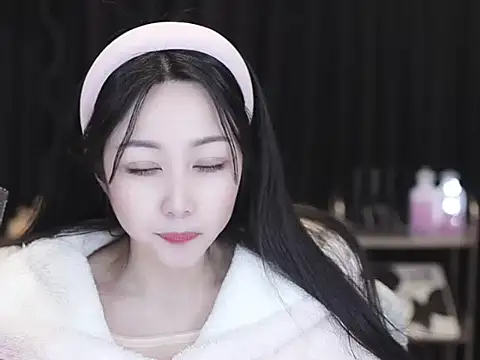 Nuyoah-77 online show from 02-25-26, 12:16