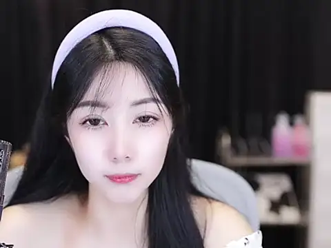 Nuyoah-77 online show from 09-14-25, 04:40