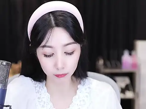 Nuyoah-77 online show from 09-11-25, 04:07