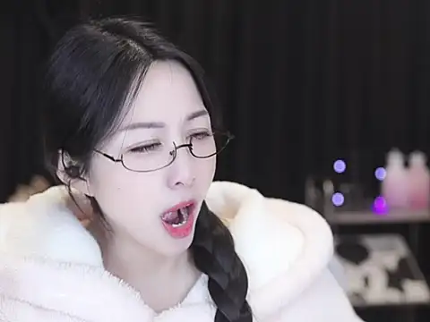 Nuyoah-77 online show from 02-10-26, 01:54