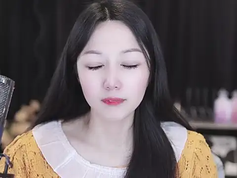 Nuyoah-77 online show from 04-04-26, 07:48