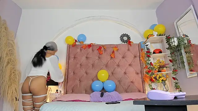 LadyAvalon online show from 09-26-25, 06:04