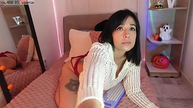 Snapshot of ValeriaCox chatting on 10-19-25, 05:26 ValeriaCox online show from 10-19-25, 05:26