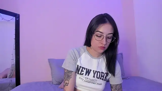 Snapshot of ValeriaCox chatting on 03-01-25, 01:11 ValeriaCox online show from 03-01-25, 01:11