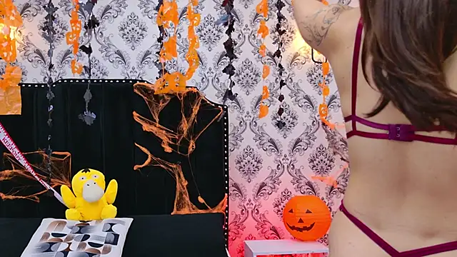 SaaraBrown online show from 10-20-25, 12:17