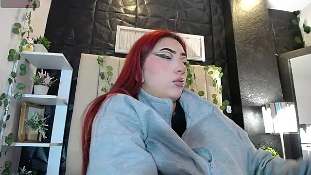 Snapshot of Mia_Rinn chatting on 02-19-25, 02:22 Mia Rinn online show from 02-19-25, 02:22
