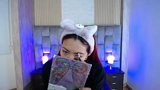 Snapshot of Mia_Rinn chatting on 09-11-25, 01:11 Mia Rinn online show from 09-11-25, 01:11