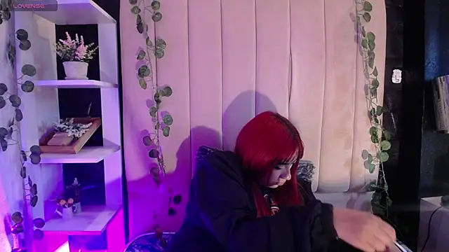 Snapshot of Mia_Rinn chatting on 01-28-25, 04:30 Mia Rinn online show from 01-28-25, 04:30