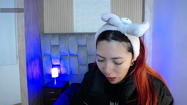 Snapshot of Mia_Rinn chatting on 10-15-25, 01:52 Mia Rinn online show from 10-15-25, 01:52