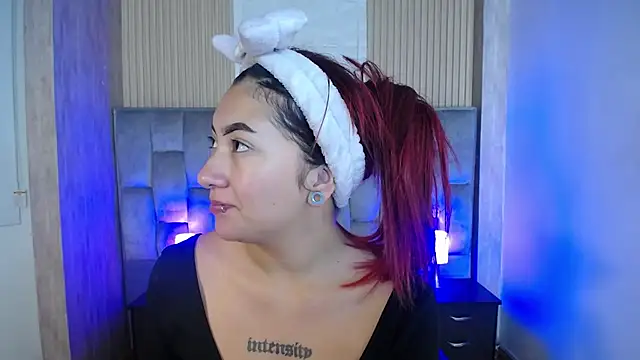 Snapshot of Mia_Rinn chatting on 10-06-25, 01:45 Mia Rinn online show from 10-06-25, 01:45