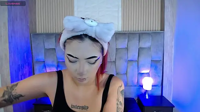 Snapshot of Mia_Rinn chatting on 10-08-25, 03:02 Mia Rinn online show from 10-08-25, 03:02