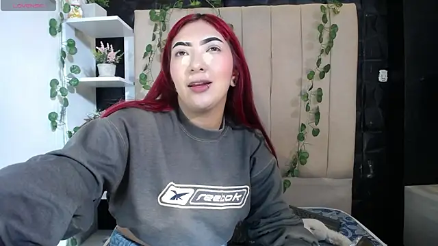 Snapshot of Mia_Rinn chatting on 02-05-25, 01:11 Mia Rinn online show from 02-05-25, 01:11