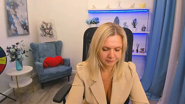 AgathaKlouin online show from 04-16-26, 09:39