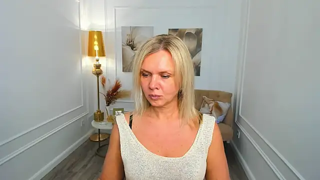 AgathaKlouin online show from 04-07-26, 07:26