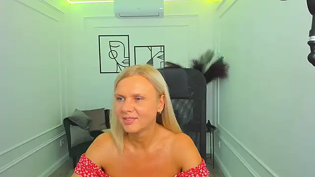 AgathaKlouin online show from 09-25-25, 07:31