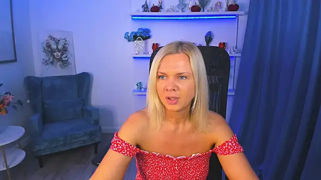 AgathaKlouin online show from 10-28-25, 07:46