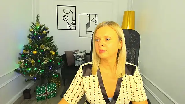 AgathaKlouin online show from 12-18-25, 07:18