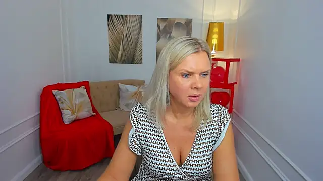 AgathaKlouin online show from 02-10-26, 07:13