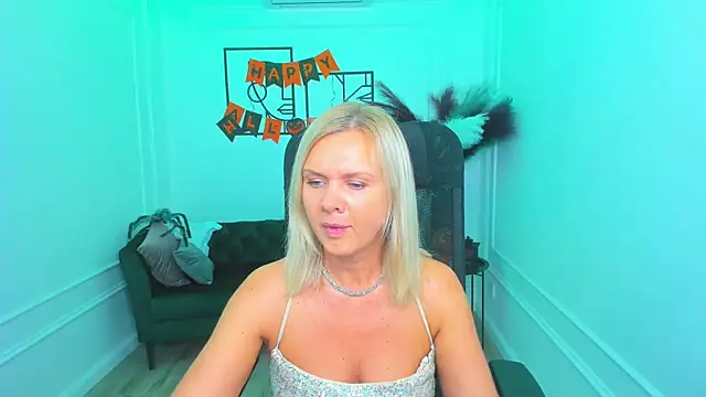 AgathaKlouin online show from 10-26-25, 07:47