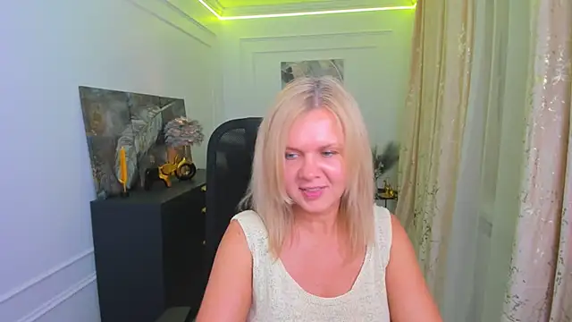 Snapshot of AgathaKlouin chatting on 05-28-26, 07:53 AgathaKlouin online show from 05-28-26, 07:53