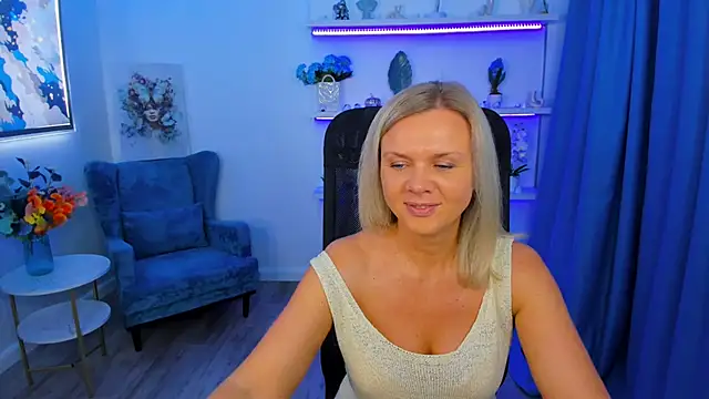 AgathaKlouin online show from 11-08-25, 07:39