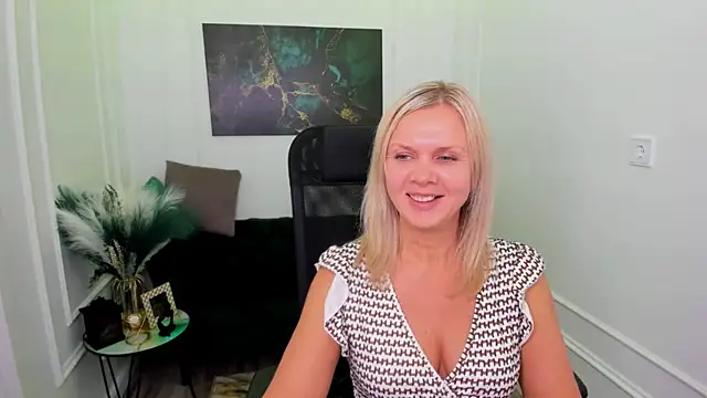 AgathaKlouin online show from 02-22-26, 11:45