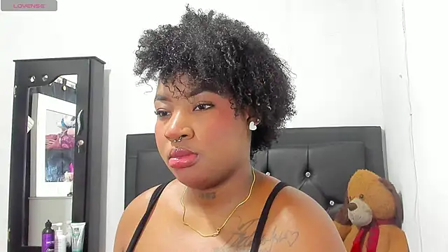 Snapshot of Natassha_brown1 chatting on 10-18-25, 02:13 Natassha brown1 online show from 10-18-25, 02:13