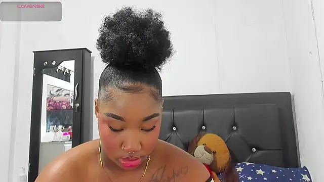 Snapshot of Natassha_brown1 chatting on 10-12-25, 02:24 Natassha brown1 online show from 10-12-25, 02:24