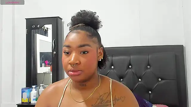 Snapshot of Natassha_brown1 chatting on 09-24-25, 11:21 Natassha brown1 online show from 09-24-25, 11:21