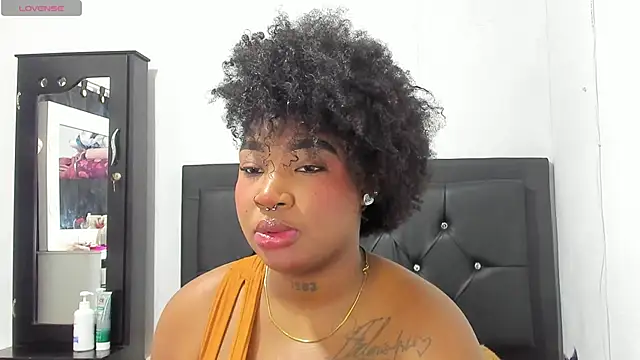 Snapshot of Natassha_brown1 chatting on 10-19-25, 01:30 Natassha brown1 online show from 10-19-25, 01:30
