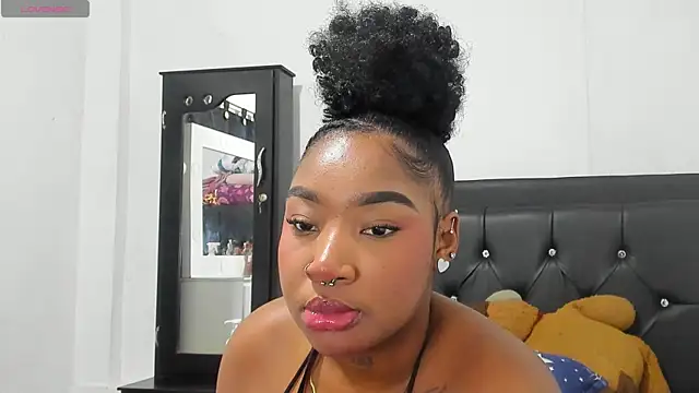 Snapshot of Natassha_brown1 chatting on 10-16-25, 01:03 Natassha brown1 online show from 10-16-25, 01:03