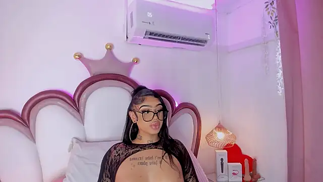 Snapshot of Mia_Jansen chatting on 05-18-26, 02:11 Mia Jansen online show from 05-18-26, 02:11